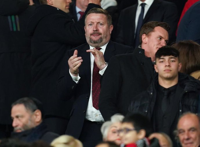 Archivo - Econsejero delegado del Manchester United, Richard Arnold, en Old Trafford. 