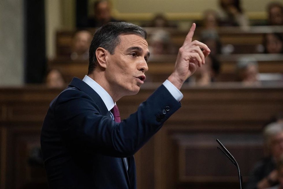 El presidente del Gobierno en funciones y candidato a la reelección, Pedro Sánchez, interviene durante la primera sesión del debate de investidura como presidente de Gobierno, en el Congreso de los Diputados, a 15 de noviembre de 2023, en Madrid (España