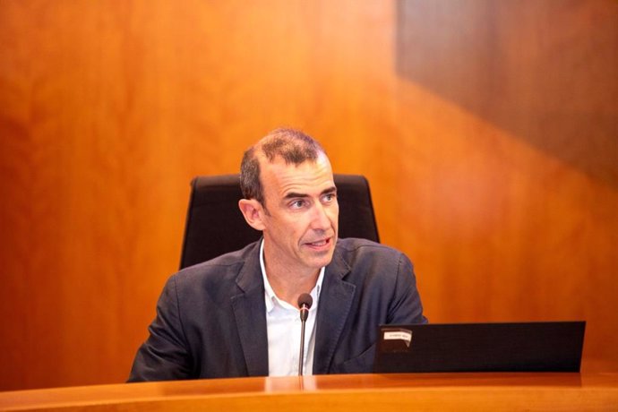 El director general de Vivienda y Arquitectura del Govern de las Illes Balears, José Francisco Reynés, durante una reunión en Ibiza