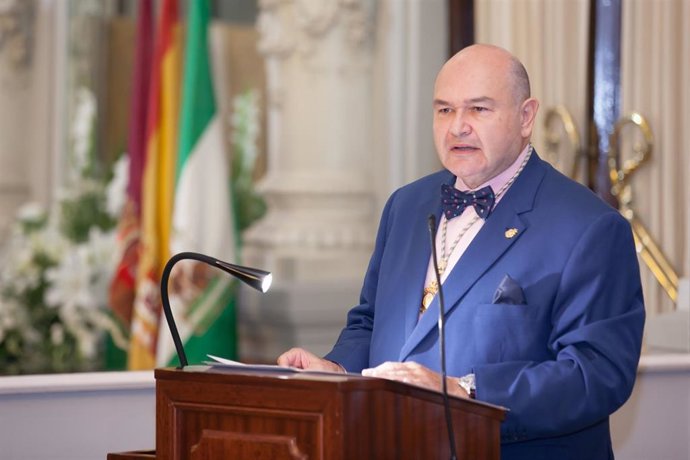 El premio rinde homenaje a Antonio Garrido Moraga, profesor universitario, parlamentario andaluz y figura esencial de la cultura malagueña, fallecido en 2018.