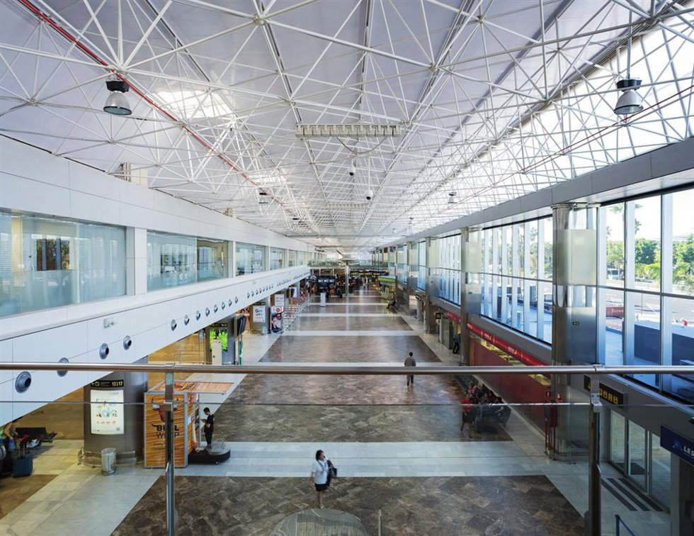 Archivo - Aeropuerto Tenerife Sur