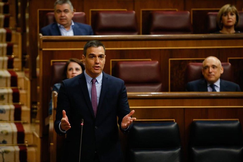 Archivo - El presidente del Gobierno, Pedro Sánchez, interviene durante la primera sesión de control al Gobierno en el Congreso de los Diputados