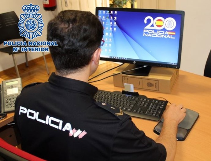 Agente de la Policía Nacional.