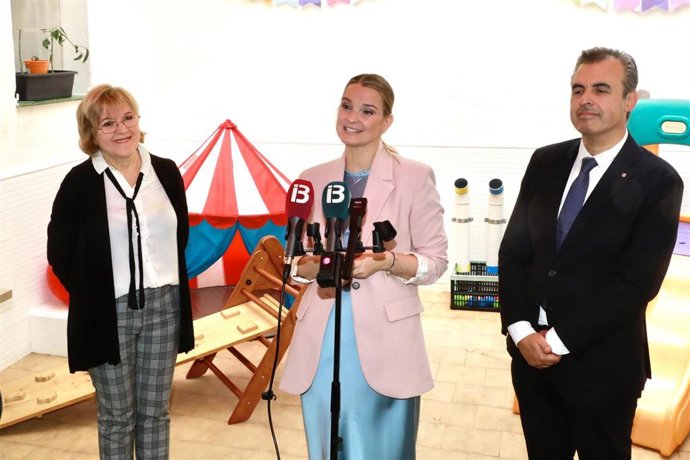 La presidenta del Govern, Marga Prohens, en declaraciones a los medios.