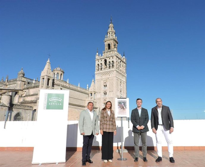 Presentación de la exhibición de doma vaquera y clásica de Cantillana en la Casa de la Provincia.