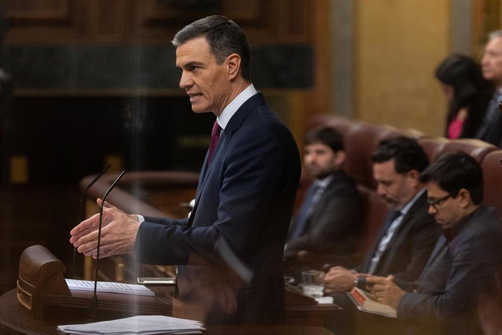 El presidente del Gobierno en funciones y candidato a la reelección, Pedro Sánchez, interviene durante la primera sesión del debate de investidura como presidente de Gobierno, en el Congreso de los Diputados, a 15 de noviembre de 2023, en Madrid (España