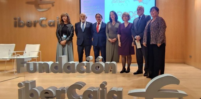 El Gobierno de Aragón apoya la atención centrada en la persona para humanizar el trato a los mayores.