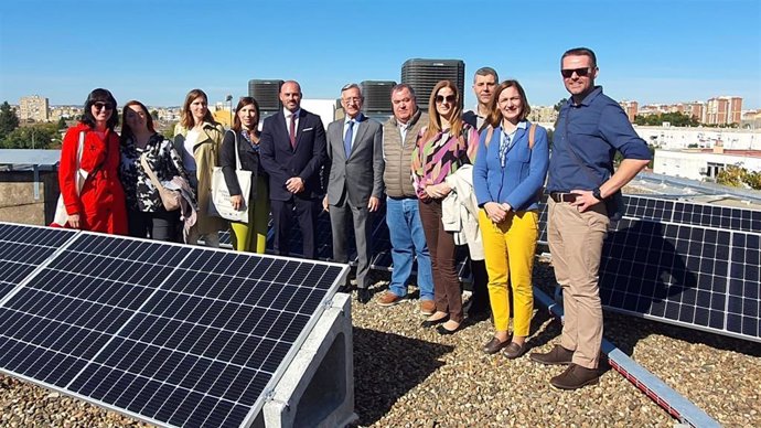 Trabajos de bioclimatización y de energía fotovoltaica en el IES Polígono Sur.