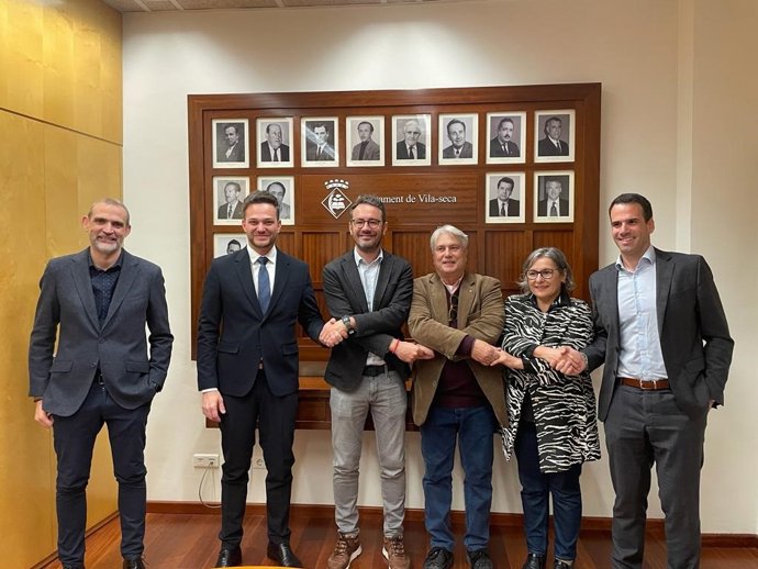 Representantes del Ayuntamiento de Vila-seca (Tarragona), Creu Roja Catalunya y Agbar