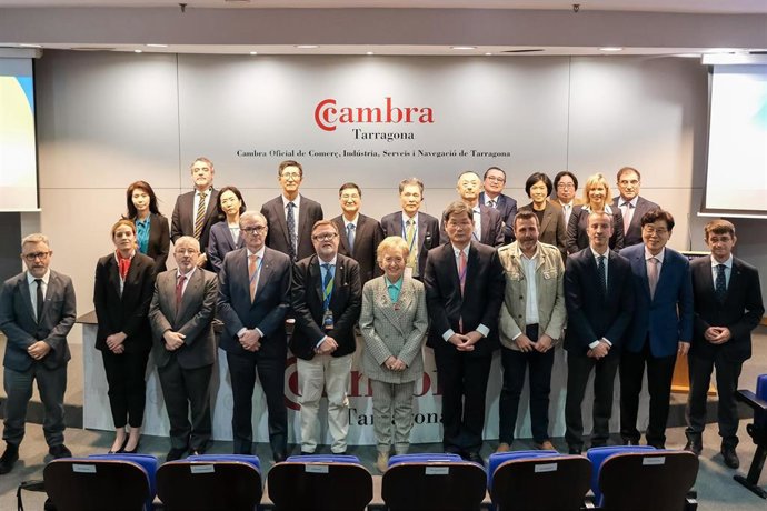Representantes de la Cámara de Tarragona y de Corea del Sur durante el XV Foro España-Corea.