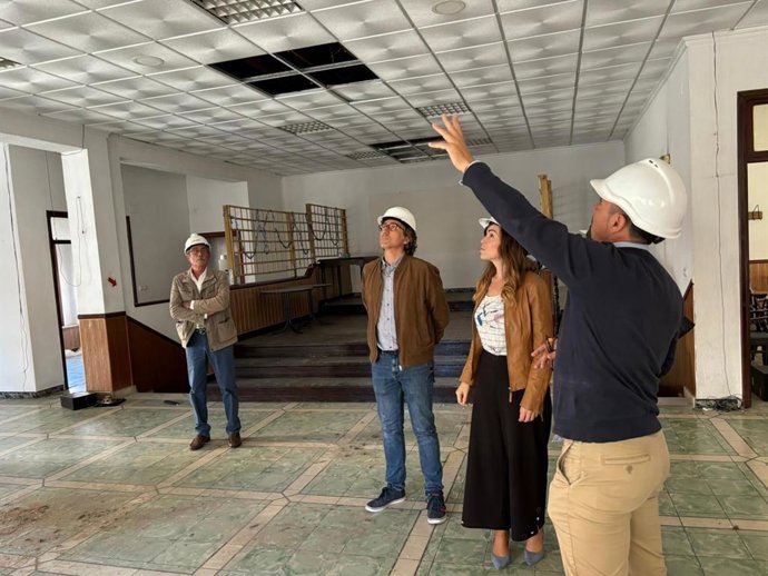 La vicealcaldesa y concejala de Fomento y Patrimonio del Ayuntamiento de Murcia, Rebeca Pérez, visita el casino de Torreagüera para Supervisar los trabajos que se llevan a cabo en el inmueble