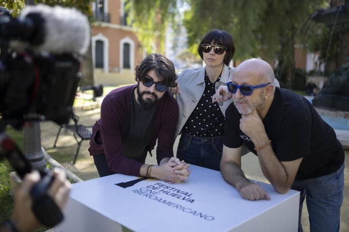 El equipo de 'Steve quiere conocerte' en el Festival de Huelva.