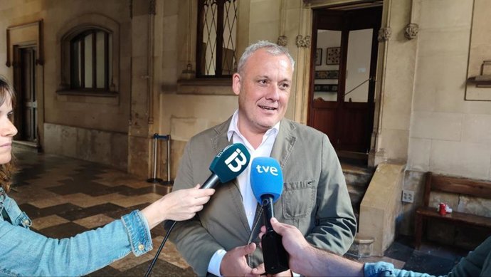 El portavoz de MÉS per Mallorca en el Consell de Mallorca, Jaume Alzamora, durante una comparecencia ante la prensa.