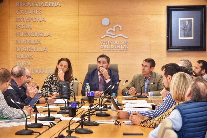 Reunión de la Mancomunidad de Municipios Costa del Sol Occidental junto a la empresa del agua Acosol y la Junta de Andalucía