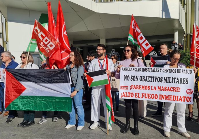 Concentración ante el Macarena para exigir un alto en fuego en Palestina.