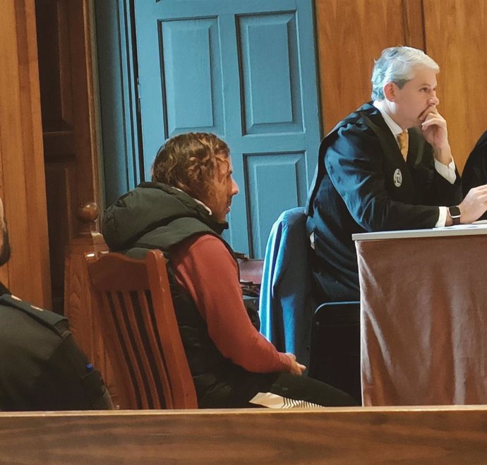 El asesino confeso de su vecino de habitación en un hostal de Mondariz (Pontevedra), en la segunda jornada del juicio contra él, en la sección cuarta de la Audiencia de Pontevedra. El jurado lo ha declarado culpable por unanimidad.