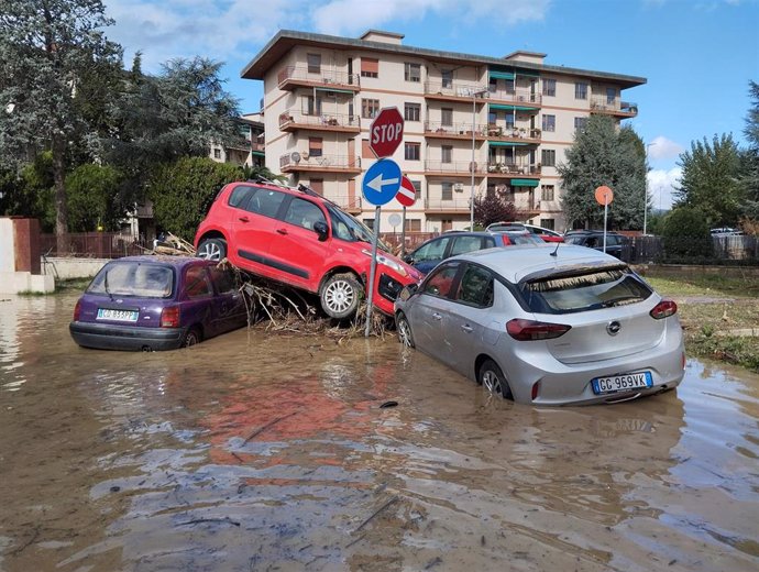 04 November 2023, Italy, Campi Bisenzio: A view of abandoned cars in flooded water after heavy rainfall in Campi Bisenzio. Photo: Adriano Conte/LaPresse via ZUMA Press/dpa