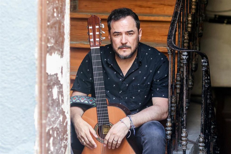 Archivo - El cantautor Ismael Serrano posa para Europa Press en el barrio de La Latina, a 13 de julio de 2023, en Madrid (España). 