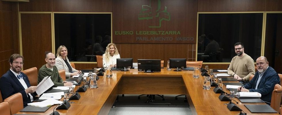 Reunión de la ponencia constituida para analizar las aportaciones al proyecto de ley