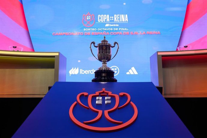 La Copa de la Reina durante el sorteo de octavos de final de la competición.