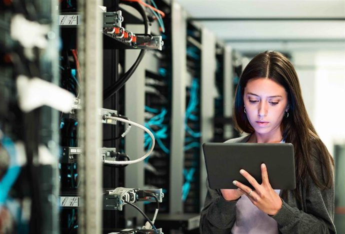 Archivo - Solo el 8% de las empresas españolas están completamente preparadas para la IA, según Cisco.