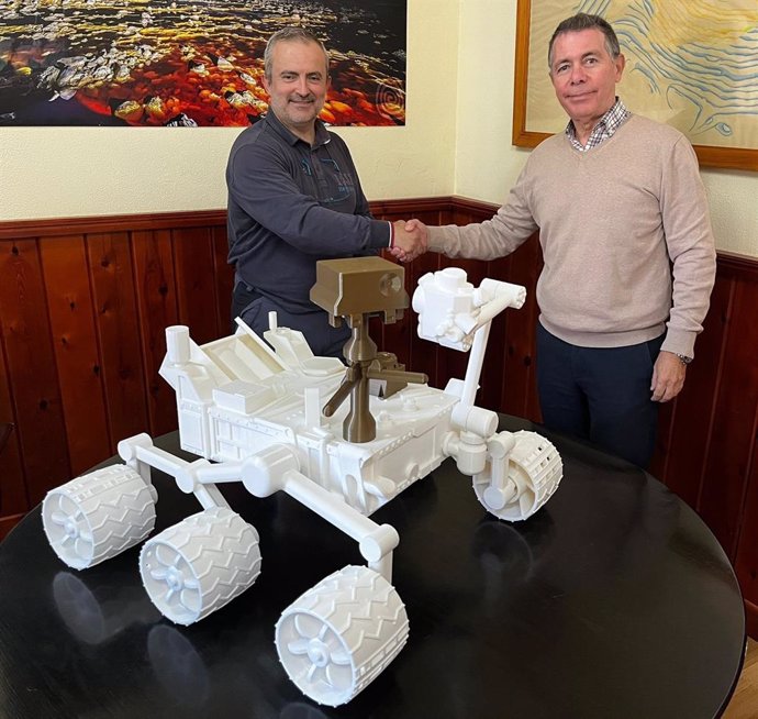 Felipe Gómez, jefe del departamento de Planetología y Habitabilidad del Centro de Astrobiología, y José Luis Bonilla, director General de Fundación Río Tinto.