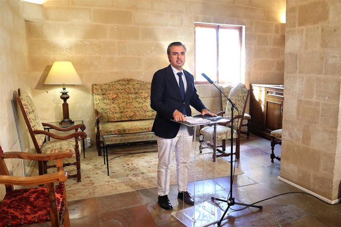 El conseller de Educación y Universidades, Antoni Vera.