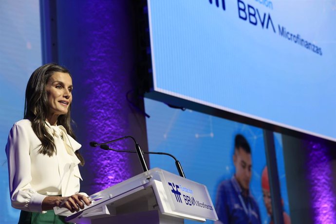La Reina asiste a un acto de la Fundación Microfinanzas BBVA sobre herramientas digitales que ayudan a mejorar la vida de millones de emprendedores vulnerables, en la sede de la FMBBVA en Madrid.