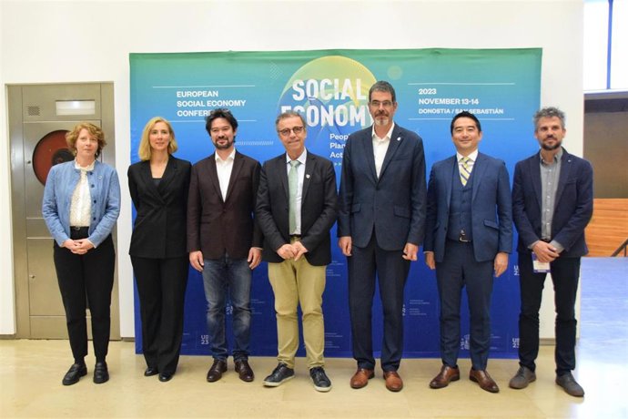 Participantes en el evento 'Ciudades y Economía Social: Encuentro internacional de autoridades locales'