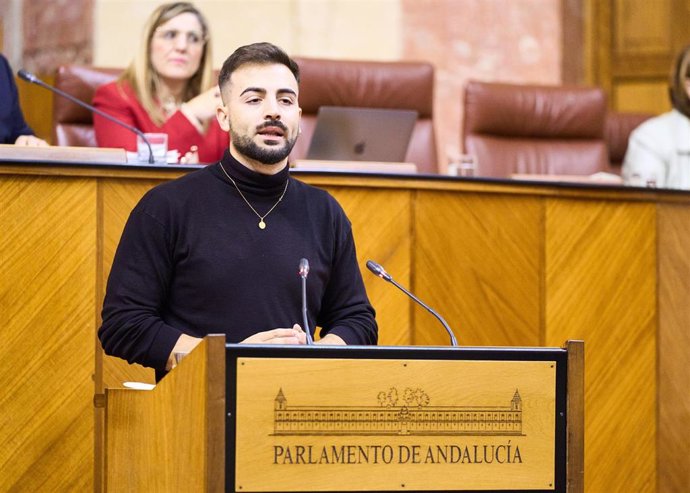 El diputado de Por Andalucía José Manuel Gómez interviene en el Pleno del Parlamento.