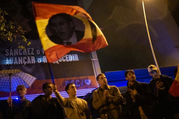 Concentración ante la sede del PSC de Barcelona