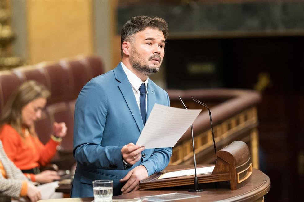 El portavoz de ERC en el Congreso, Gabriel Rufián, interviene durante la primera sesión del debate de investidura de Pedro Sánchez como presidente de Gobierno, en el Congreso de los Diputados, a 15 de noviembre de 2023, en Madrid (España). El Salón de P