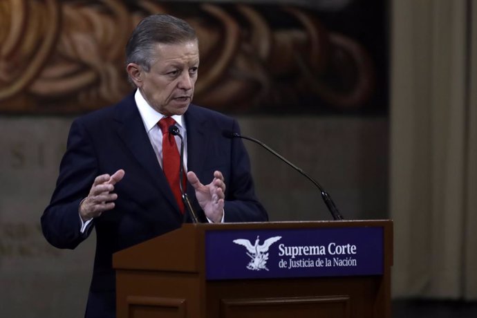 Archivo - November 16, 2022, Mexico City, Mexico: Mexico's Minister president of the Supreme Court of Justice, Arturo Fernando Zaldívar Lelo de Larrea, gesticulates during his last menssage , as president, during a press conference  at the headquarters of