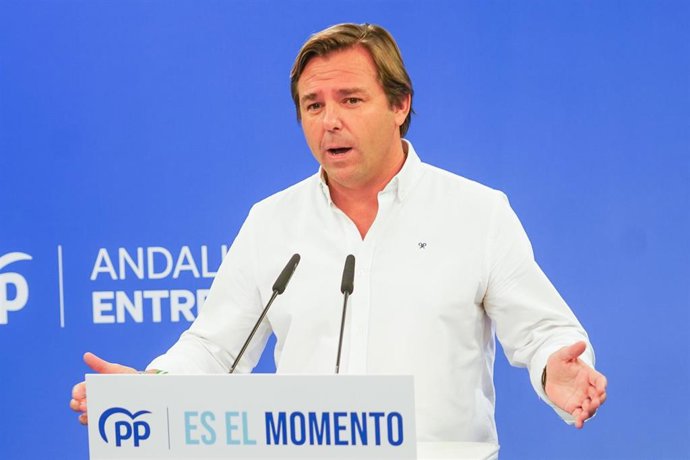 Archivo - El secretario general del PP andaluz, Antonio Repullo, en  rueda de prensa en la sede del PP-A, en una imagen de archivo