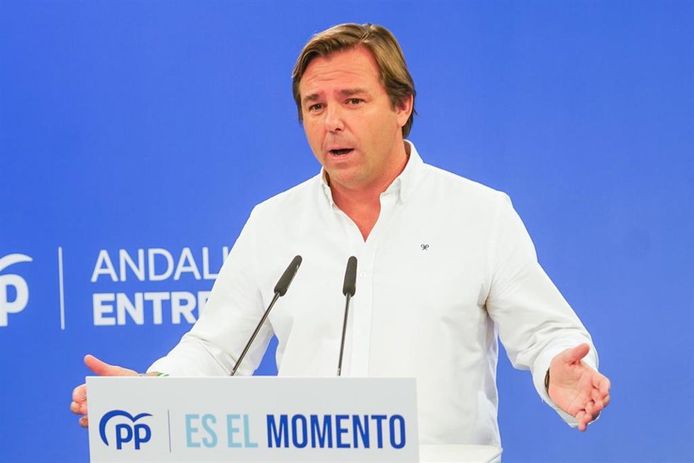 Archivo - El secretario general del PP andaluz, Antonio Repullo, en  rueda de prensa en la sede del PP-A, en una imagen de archivo