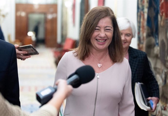 La presidenta del Congreso Francina Armengol, ofrece declaraciones a los medios a su llegada a una reunión de la Mesa del Congreso de los Diputados, a 14 de noviembre de 2023, en Madrid (España).