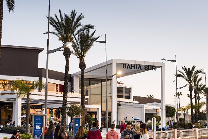 Archivo - Centro comercial Bahía Sur. 