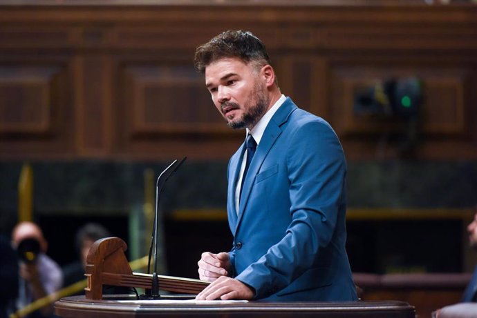 El portavoz de ERC, Gabriel Rufián, interviene durante la primera sesión del debate de investidura de Pedro Sánchez como presidente de Gobierno, en el Congreso de los Diputados, a 15 de noviembre de 2023, en Madrid (España)