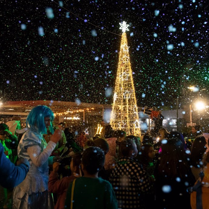 Tras el encendido de el árbol, 'Los Pitufos' visitarán este fin de semana el centro comercial para que jóvenes y adultos puedan conocer a los personajes más icónicos de la televisiva saga.