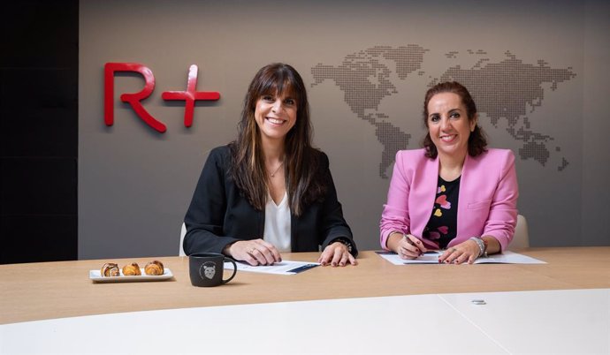 La directora general de Restalia, Virginia Donado, y  Adriana Bonezzi, Directora General de Marcas de Restauración