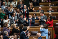 Diputados socialistas, insultados y agredidos con huevos en las inmediaciones del Congreso