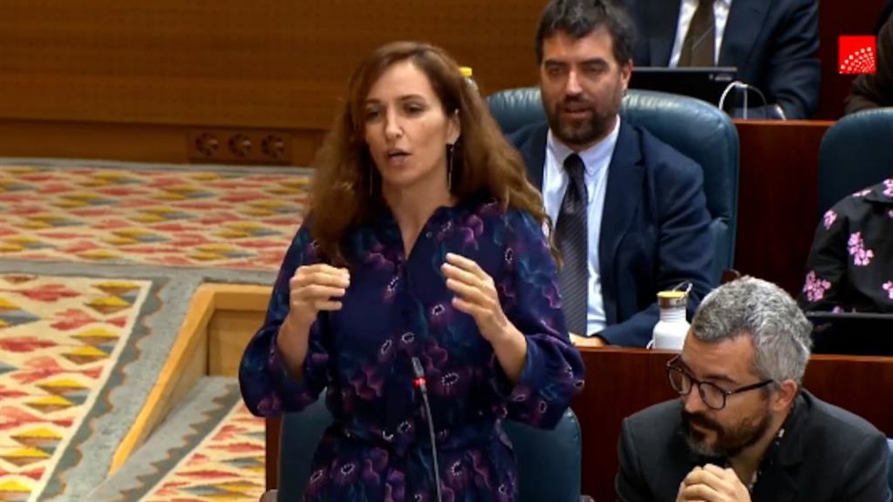 Mónica García acusa a Ayuso de insultar "a todos los españoles" tras su ataque a
