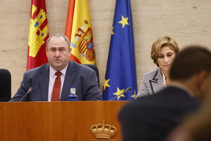 El consejero de Agricultura, Ganadería y Desarrollo Rural de C-LM, Julián Martínez Lizán