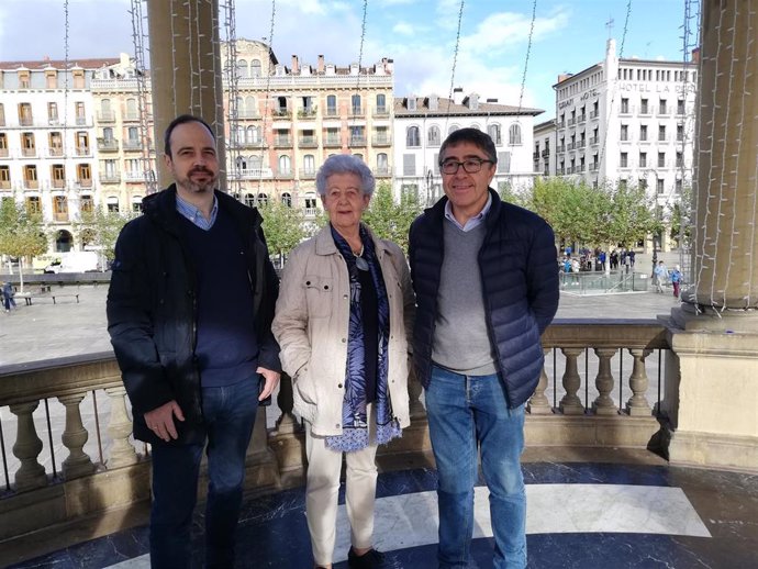 (-D) El Presidente De La Asociación Pompaelo, Miguel Cornejo, Gema Garro, De La Junta De Doble 12, Y El Presidente De Sociedad Civil Navarra, Eduardo López-Dóriga.