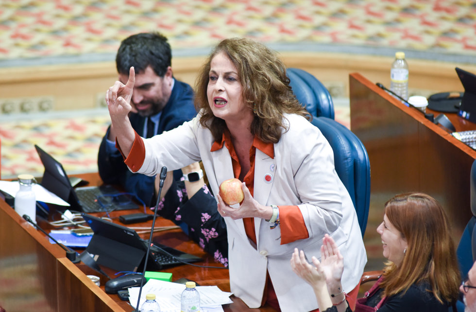 La diputada de Más Madrid en la Asamblea de Madrid, Carla Antonelli, interviene durante un pleno en la Asamblea de Madrid, a 16 de noviembre de 2023, en Madrid (España). .