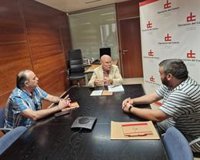 Vecinos de Guamasa entregan 900 firmas a la Diputación del Común en protesta por el cierre de la TF-5