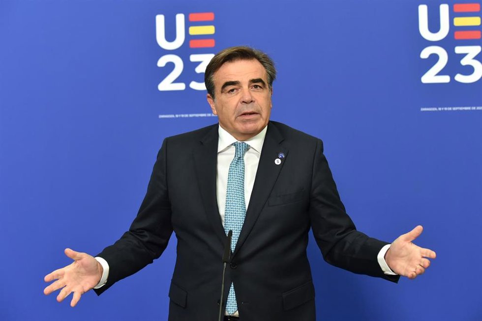 Archivo - El vicepresidente para la Promoción de nuestro Modo de Vida Europeo en la Comisión Europea, Margaritis Schinas, atiende a los medios de comunicación, en el Palacio de Congresos, a 18 de septiembre de 2023 en Zaragoza, Aragón (España). La minis