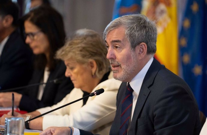 El presidente de Canarias, Fernando Clavijo, junto a la comisaria europea de Cohesión y Reformas, Elisa Ferreira, en la Conferencia de Presidentes de las RUP