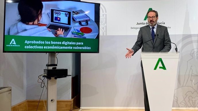 Adolfo Molina presenta el Bono Digital.