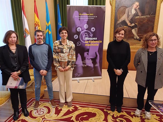 Presentación de la campaña y actos con motivo del Día Internacional de la Eliminación de la Violencia contra la Mujer', que lleva por lema 'Bloquea la violencia machista', en el Ayuntamiento de Gijón.